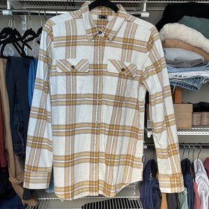 Brand New. Never worn Patagonia Women’s Flannel size medium